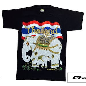 Camiseta gráfica texturizada premium com bandeira da Tailândia e elefante - Camiseta tailandesa, elefante tailandês, bandeira tailandesa, camiseta tailandesa, Chang, Chang tailandês branco