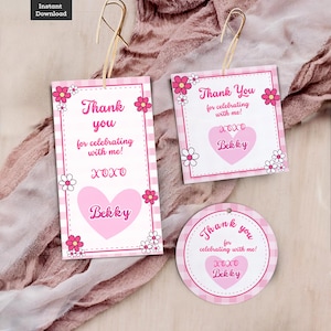 Tarjeta de agradecimiento de cumpleaños editable con caja de muñeca de moda con brillo rosa, etiqueta de recuerdo de fiesta disco con la frase "Vamos, vamos" de muñeca rosa, etiqueta de regalo
