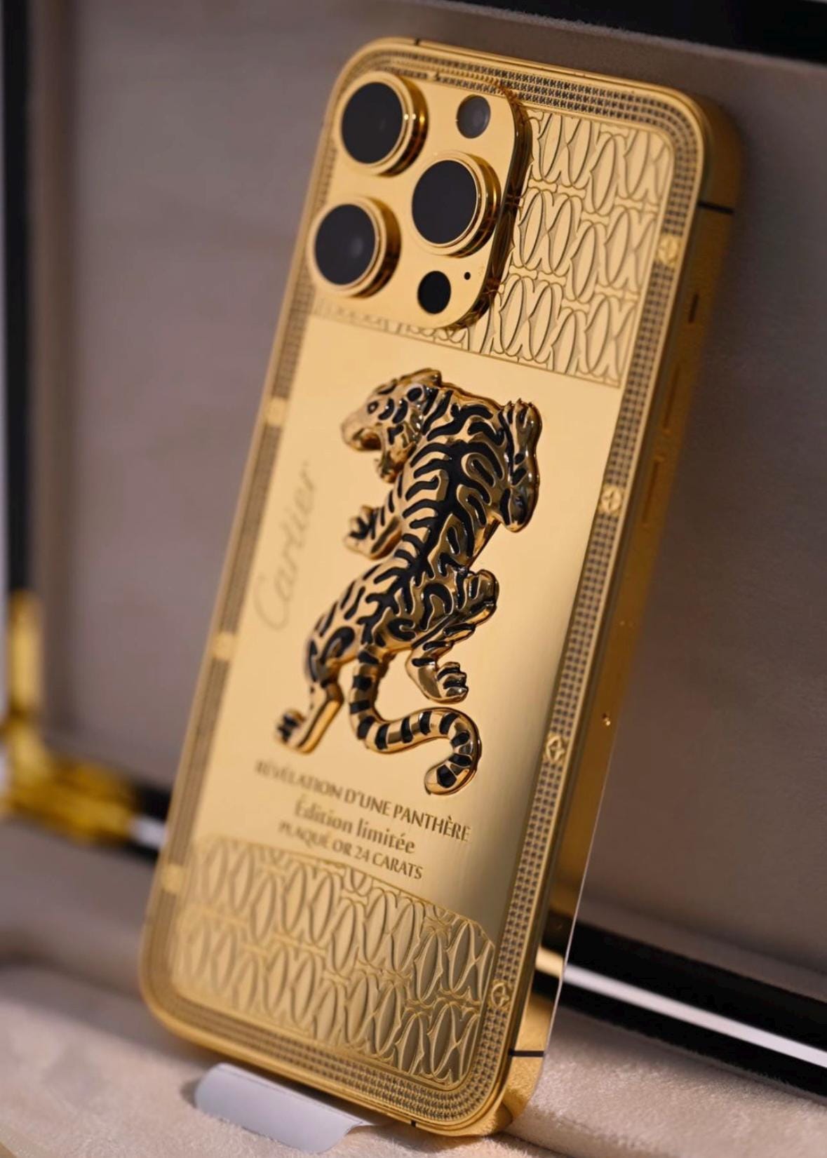 Cartier iphone case hotsell