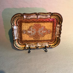 Discover the Timeless Elegance of a Vintage Baroque Florentine Hand-Painted and Gilded Wood Rococo Style Tray