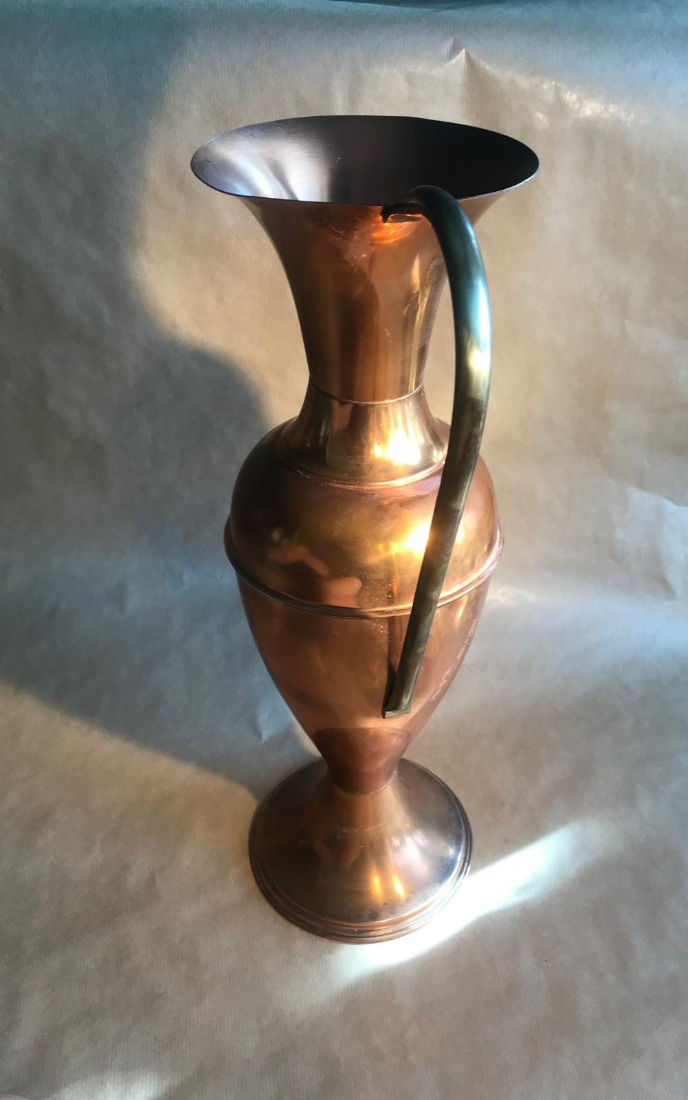 1970年代のヴィンテージ銅と真鍮の水差し花瓶：レトロなホーム