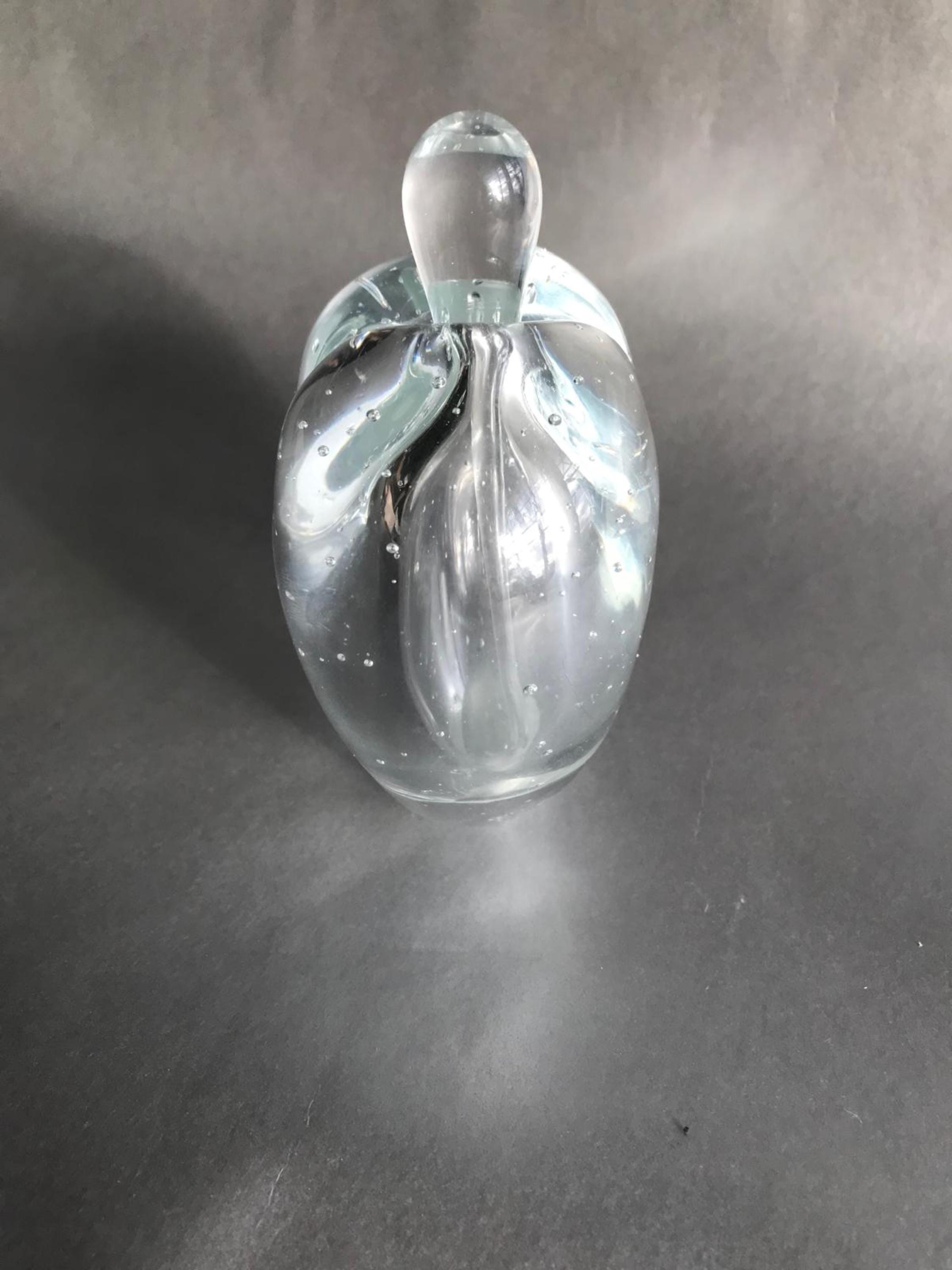 時代を超えたエレガンス：この美しい手吹きのヴィンテージハート型香水