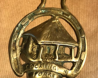 Vintage 'The Old Forge Cockington' Pferde Medaillon aus Messing