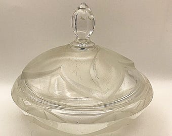 Vintage Cristal D’Arques / J.G. Durand Art Deco-kristallfat med frostat lotusblad och lock – Florence-kollektionen – franskt blåst glas från 1980-talet