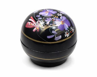 Timeless Elegance: Vintage Handpainted Kashmiri Keepsake Box – A Delicate Treasure for Cherished Moments