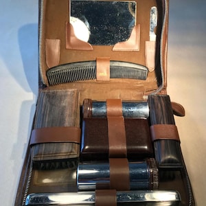 Timeless Elegance: A Vintage Gentleman’s Travel Shaving & Grooming Set in Leather case (Late 1940s–1950s)