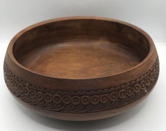 Exquisite handgeschnitzte Vintage Holzschale - Ein Stück afrikanisches Teakholz mit gekerbtem Blumenrand | 18cm