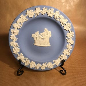 Oráculo de Cupido: Um tesouro atemporal de Jasperware Wedgwood para bugigangas ou alfinetes