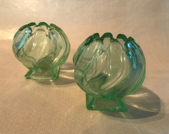 Wazony szklane Bagley Equinox Green z lat 30. XX wieku: para w stylu art déco