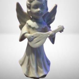 Harmonious Heirloom: Vintage Inarco Porcelain Angel Figurine Playing the Lyre