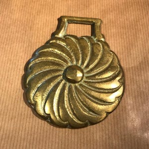 Radiance Through Time: Vintage Sunburst Horse Brass – A Symbol of Light and Heritage
