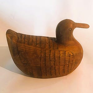 Hand Carved Wooden Duck Box: Thai Folk Art Trinket