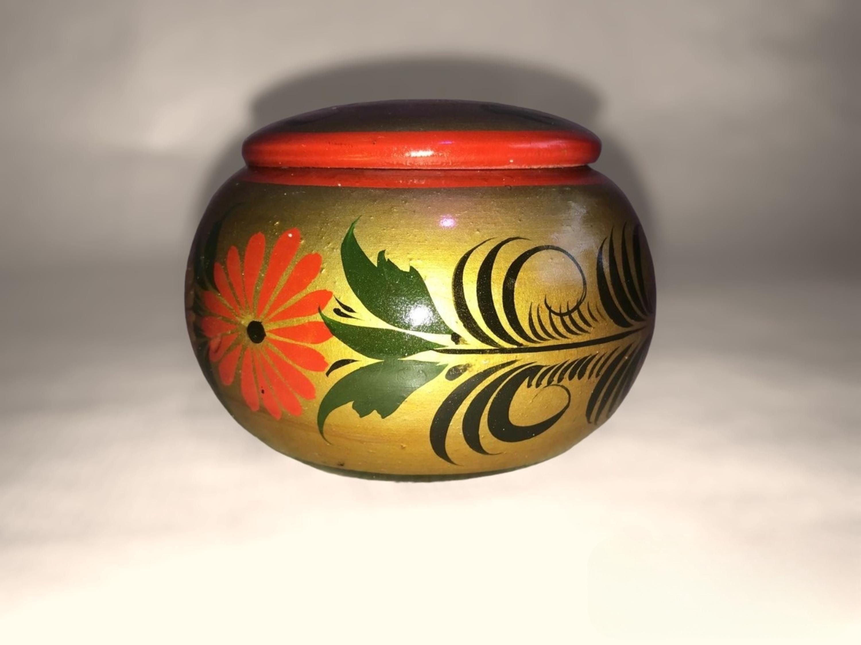 ヴィンテージのホフロマの蓋付きポット、容器、箱の時代を超えた美しさ