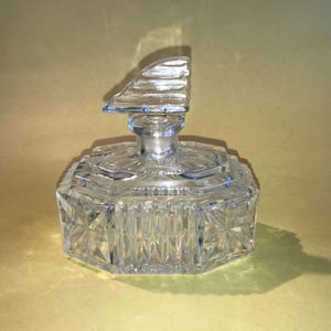Capturing the Essence of Elegance: A Timeless Art Deco Scent Bottle