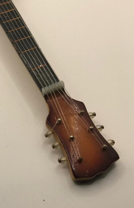 ミニチュアギブソン レスポール「カスタム」レプリカ：1/12スケールの