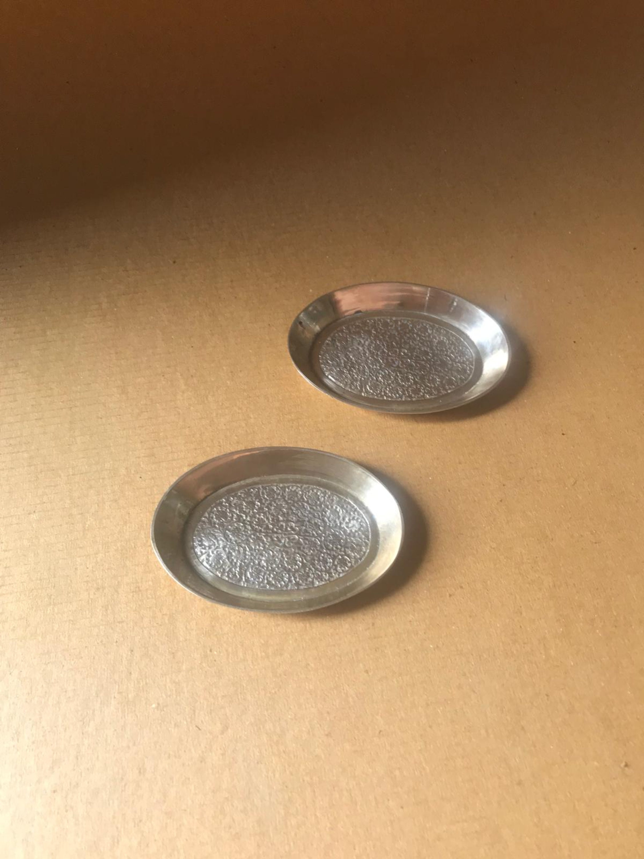 ヴィンテージオーバル真鍮製小物トレイ：花柄、2個セット - Etsy 日本