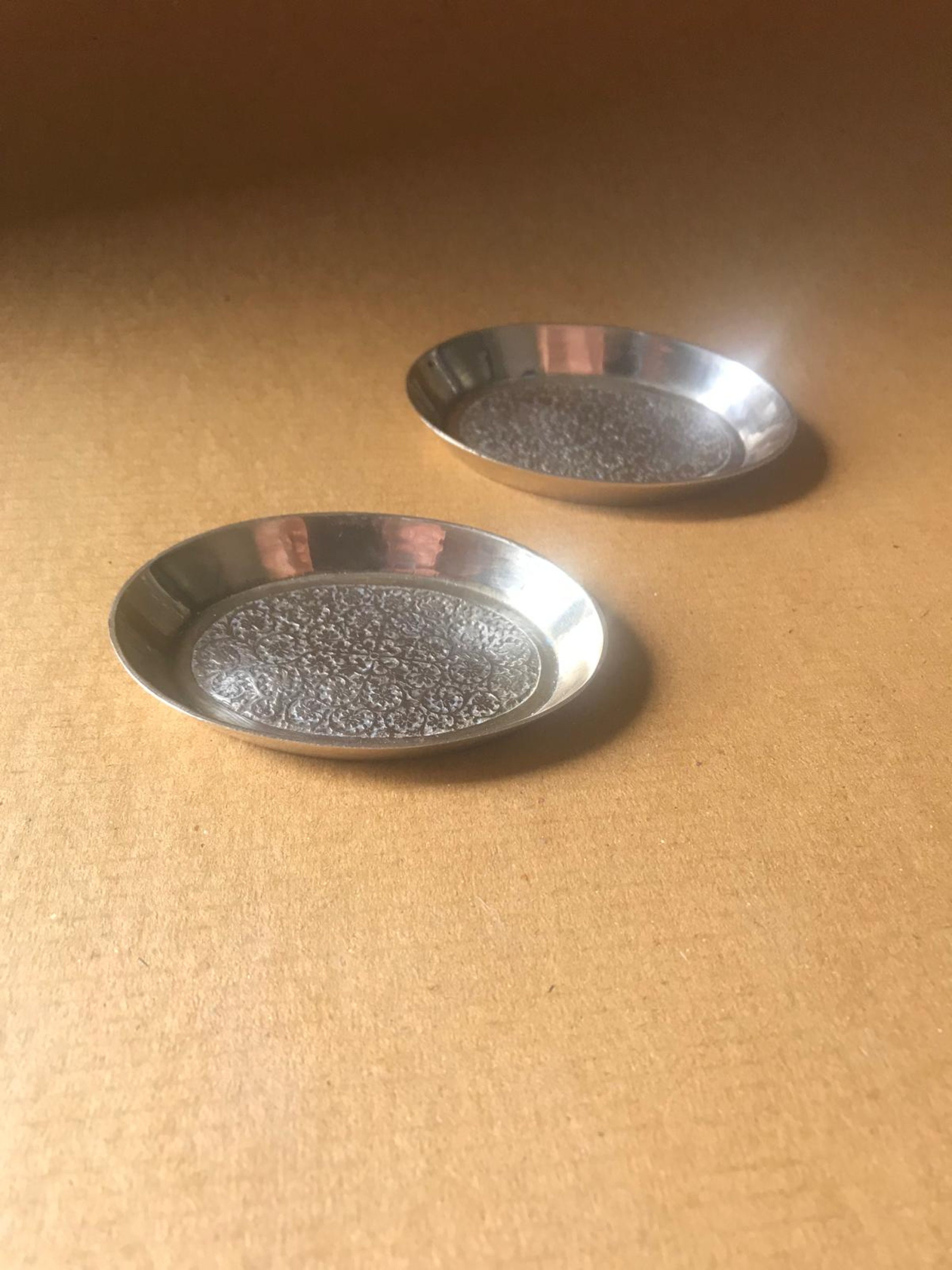 ヴィンテージオーバル真鍮製小物トレイ：花柄、2個セット - Etsy 日本