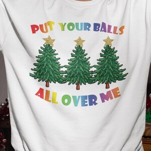 Divertente felpa natalizia: maglione natalizio con la scritta "Metti le tue palle su di me"