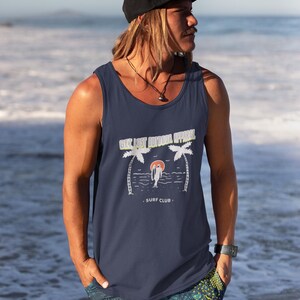 Surf Club Tank Top: Verliere dich, Outdoor-Bekleidung, Unisex Bademode Bild 6