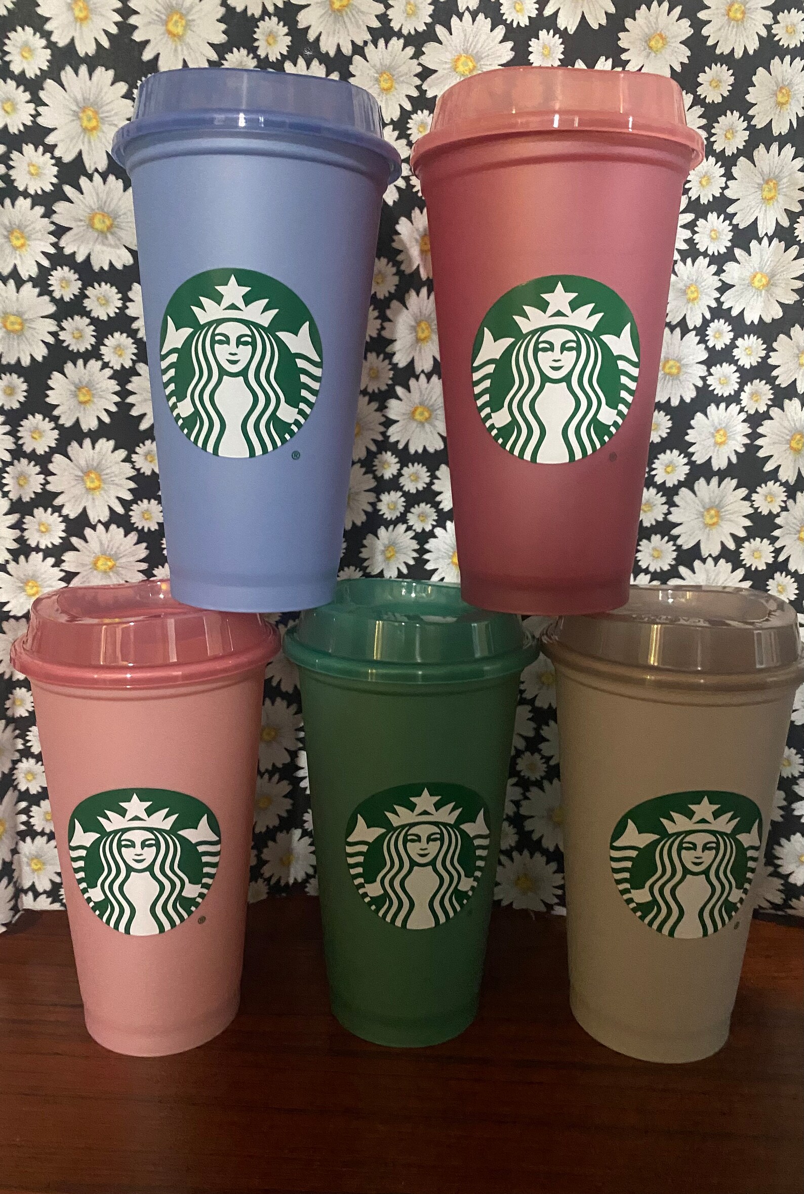 Starbucks Ari: The Mystery Everyone'S Trying To Solve! - qzebf2u