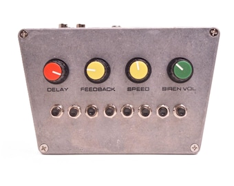 Sirena de doble filo. Armas, bombas, láseres. Disparos con eco. GS1 Rigsmith.