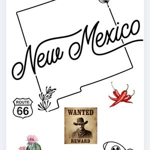 Puede incluir: Gráfico blanco con las palabras "New Mexico" en cursiva, rodeado de ilustraciones de un globo aerostático, un extraterrestre en una nave espacial, un letrero de la Ruta 66, chiles rojos, un cartel de se busca, un cactus y una bomba. El texto "Field Trip Packet" está en la parte inferior.