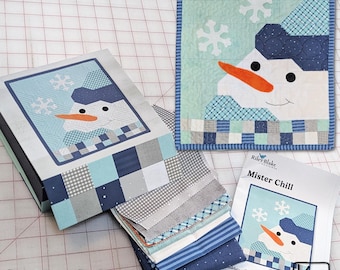 Kit de pancarta de mesa con tema de invierno de muñeco de nieve Mister Chill, caja de recuerdo que incluye patrón y tela. Excelente proyecto de bricolaje. Regalo perfecto para un acolchador.
