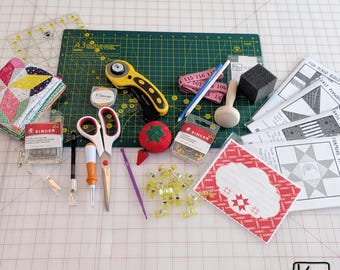 Artículos de costura y acolchado, caja de regalo, tapete de corte verde, cortador rotatorio, regla, tijeras de tela y más, todas las herramientas esenciales y suministros para coser colchas.
