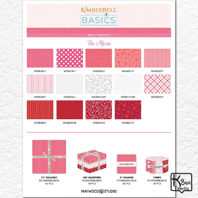 Op de afbeelding: Een stoffencollectie genaamd "Be Mine" met diverse roze en rode patronen, waaronder stippen, strepen en bloemmotieven. De afbeelding toont ook voorgesneden stofvierkanten, fat quarters, charms en stroken, perfect voor quilt- en knutselprojecten.
