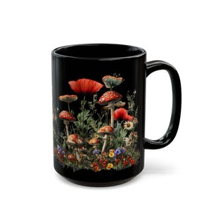 Koffiemok met wilde paddestoelen: volkskunst boskeramische theekop