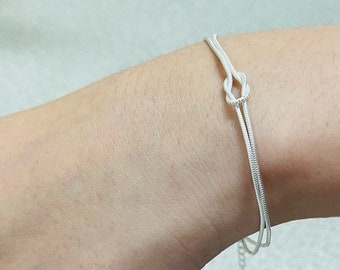 Bracciale con nodo dell'amicizia riempito d'oro, bracciale con nodo d'amore, regalo da damigella d'onore, bracciale a barra solida con polsino in filo, ciondoli a fiocco delicato regalo infinito