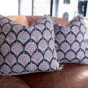 Ensemble de taies d'oreiller à motif bloc : coton à rayures noires et rouges, 22 po.