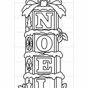 Könnte beinhalten: Eine schwarz-weiße Strichzeichnung eines NOEL-Blockstapels mit einer Höhe von 213,36 cm und einer Breite von 98,45 cm. Das Design zeigt vier gestapelte Blöcke, jeder mit einem Buchstaben, gekrönt von einer großen Schleife und verziert mit Stechpalmen.