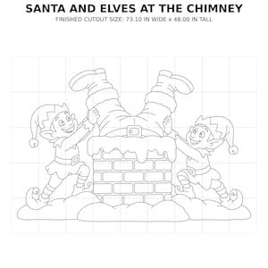 Pode incluir: Uma ilustração de arte linear em preto e branco intitulada SANTA AND ELVES AT THE CHIMNEY, mostrando dois elfos empurrando o Papai Noel para dentro de uma chaminé de tijolos. O tamanho final é 185,67 cm de largura por 121,92 cm de altura.