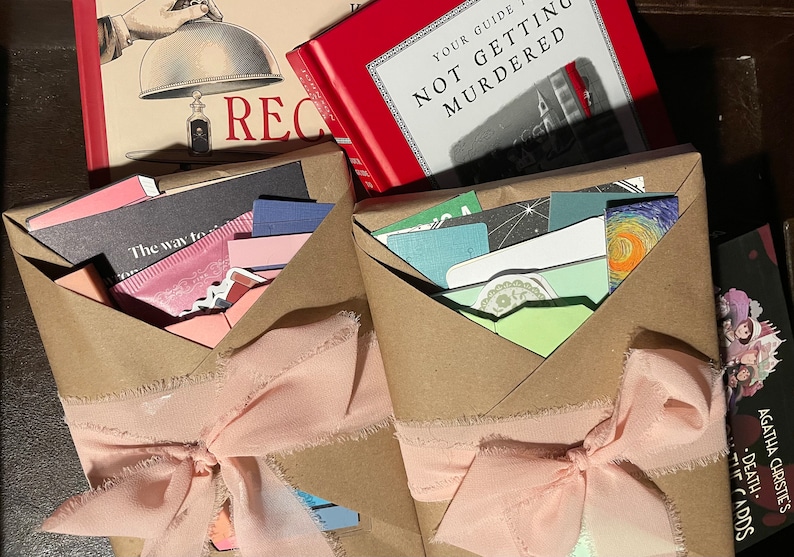 Agatha Christie Blind Date: Mystery Book Gift Set image 3