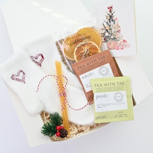 Cozy Self-Care Gift Box: Ceramic Mug, Earl Grey Tea, Plush Socks & Dried Flowers