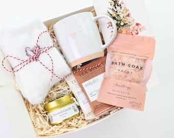 Cozy Self-Care Gift Box: Ceramic Mug, Earl Grey Tea, Plush Socks & Dried Flowers