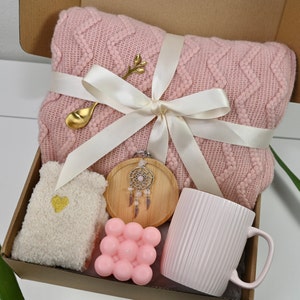 Cozy Gift Box for Her – Pink Blanket, Mug, Candle & Spa Items | Birthday Care Package, Thinking of You Gift, Relaxation Gift Set