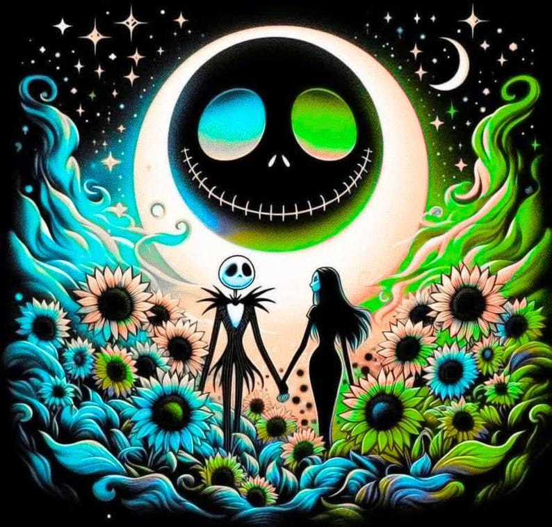 Puede incluir: Ilustraci&oacute;n digital de Jack Skellington y Sally de Pesadilla antes de Navidad, tomados de la mano en un campo de girasoles. Una gran luna con la cara de Jack est&aacute; en el fondo, rodeada de estrellas y una luna creciente. La paleta de colores incluye negro, azul, verde y blanco.