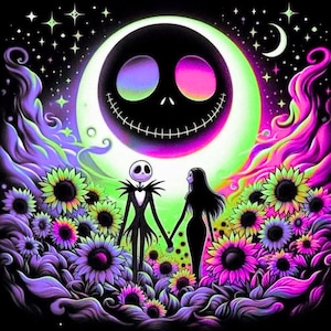 Puede incluir: Una ilustraci&oacute;n caprichosa con Jack Skellington y Sally de The Nightmare Before Christmas, tomados de la mano en un campo de girasoles coloridos. Una luna sonriente con la cara de Jack est&aacute; en el fondo, con estrellas y una luna creciente en el cielo nocturno.