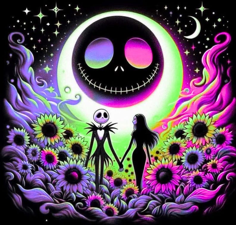 Puede incluir: Una ilustraci&oacute;n caprichosa con Jack Skellington y Sally de The Nightmare Before Christmas, tomados de la mano en un campo de girasoles coloridos. Una luna sonriente con la cara de Jack est&aacute; en el fondo, con estrellas y una luna creciente en el cielo nocturno.