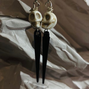 Skull & Spike Dangle Earrings – Gothic Punk Statement Jewelry