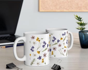 Taza de cerámica hecha a mano con flores silvestres prensadas, taza de café botánica
