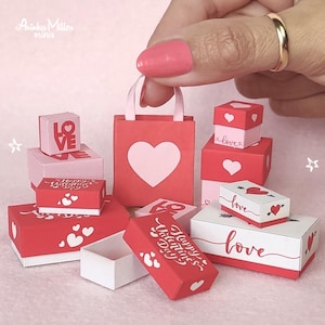 Cajas y bolsas en miniatura para San Valentín para decorar casas de muñecas, imprimibles en miniatura, materiales para dioramas y descargas digitales.