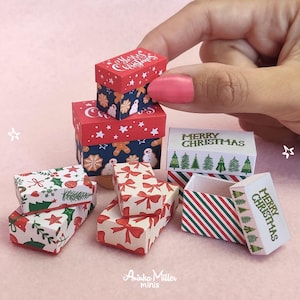 Dollhouse miniature Christmas gift boxes and a garland for decoration, Diorama supplies, Mini printable accessories and ornaments