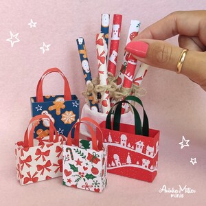 Carte da regalo e sacchetti regalo per le feste di Natale in miniatura, stampe per case delle bambole, accessori e forniture per diorami, download digitale