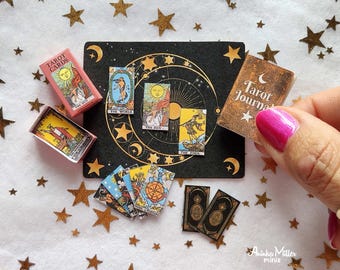 Cartas de Tarot en miniatura a escala 1:12 y 1:6 para casa de muñecas, materiales y accesorios para dioramas, descarga digital, casa de muñecas imprimible