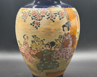 ヴィンテージの日本アジアン薩摩スタイルの盛り上げ花瓶、手描きの青い