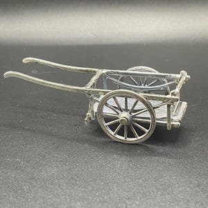メデューサ・オロ（イタリア）の可動式車輪付きヴィンテージ スターリングシルバー中世カート
