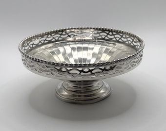 Plato para bombones vintage de plata de ley, Birmingham, 1949, cuenco con pie perforado de Adie Bros.